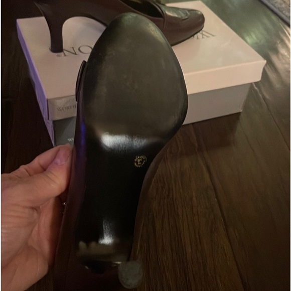 Woman’s brown size 9 heels - Picture 4 of 10